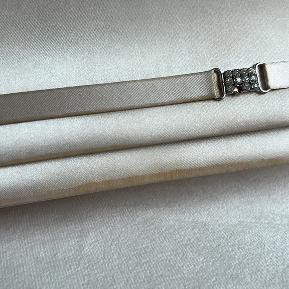 Gold/ cream satin clutch - Picture 5 of 5